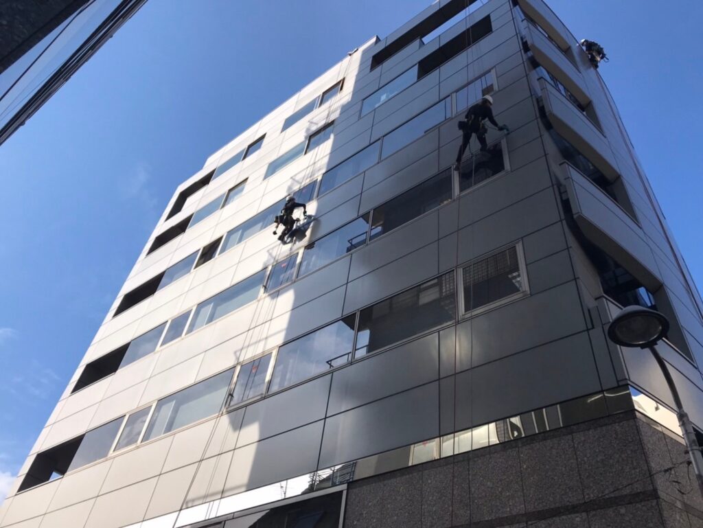 東京都内・千葉県高層ビル窓ガラス清掃始めました