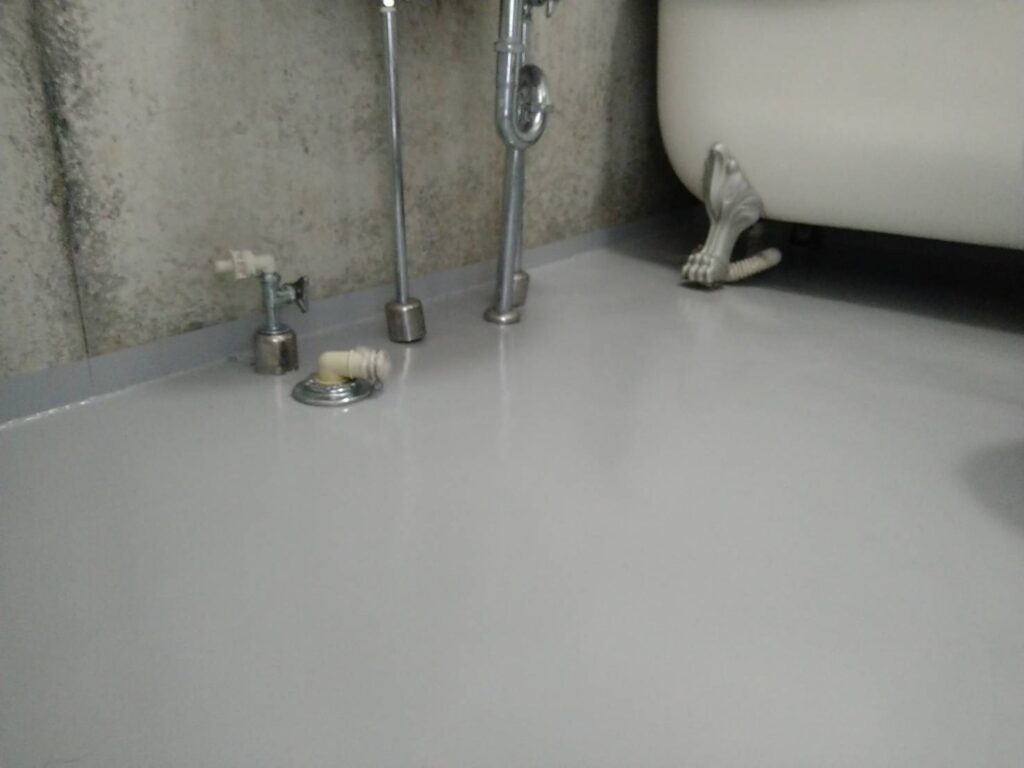 市川市妙典でのアパート浴室防水塗装・カビ清掃の施工事例