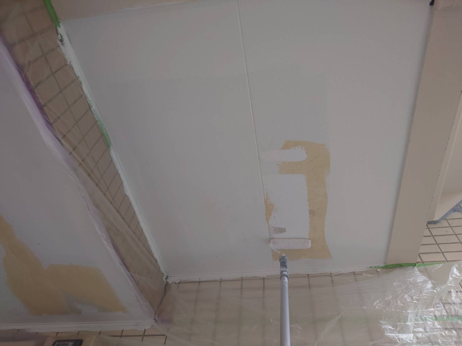 市川南大野マンションバルコニー軒天塗装